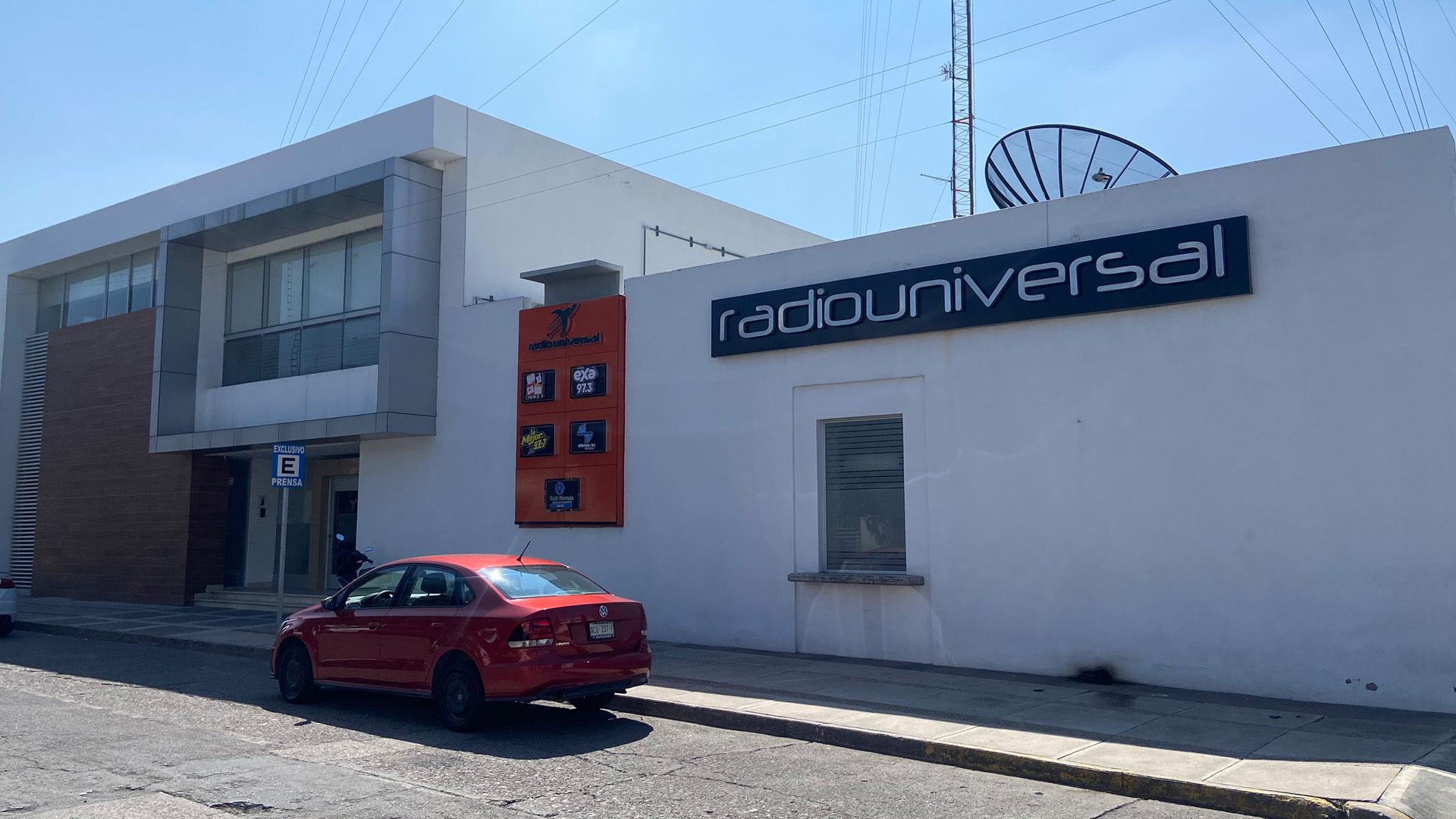 RADIO UNIVERSAL-1